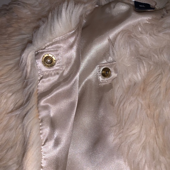 Baby Gap Boujee Faux Fur Cropped Jacket w/Broach Size: Med/Large EUC - Picture 6 of 8